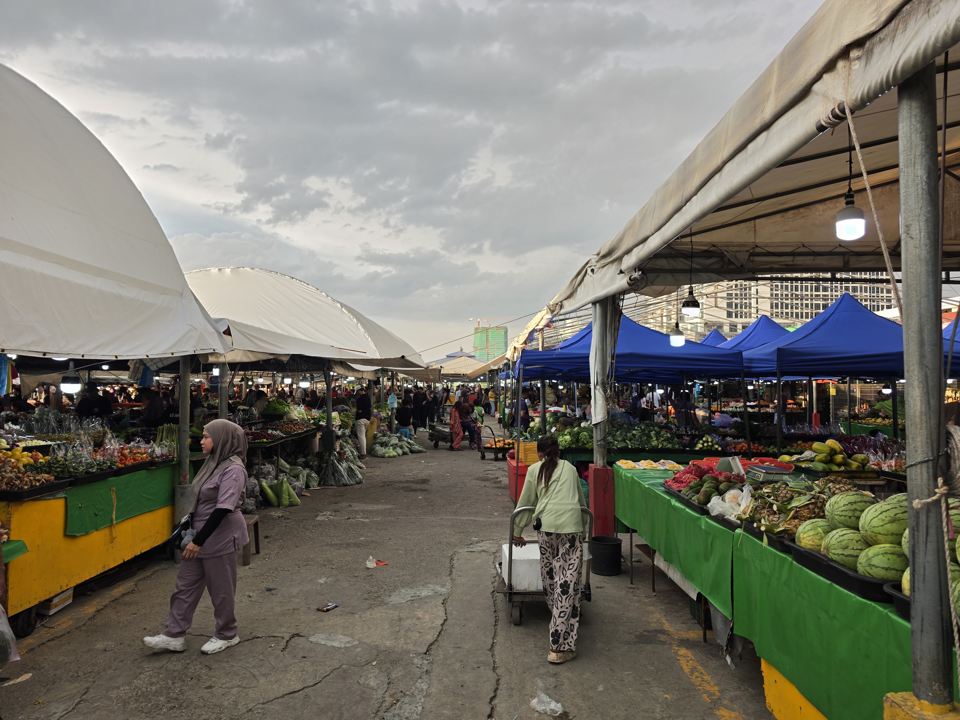 Gambar 2 Pasar Kraftangan Kota Kinabalu, Sabah